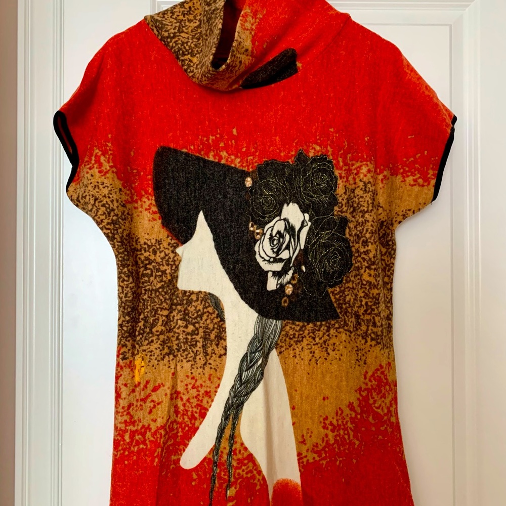 Overfit top with a picture of lady in a hat